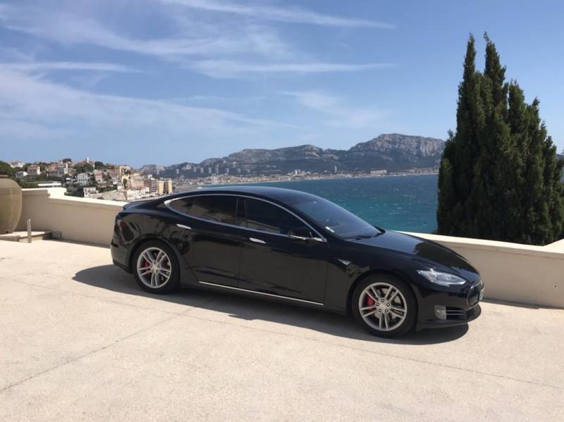 Tesla S - Villa Gaby à Marseille